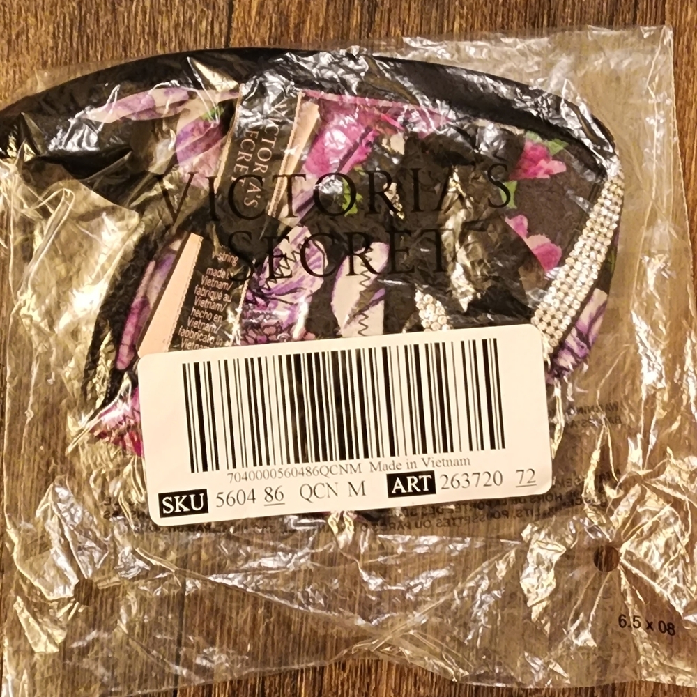 Victoria Secret shine V-string panty - Picture 7 of 8